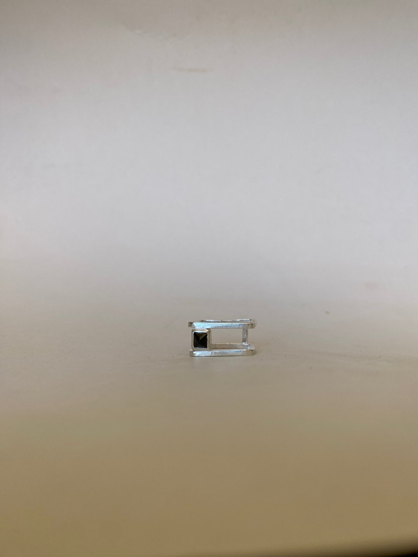 anillo CUADRADO ÓNIX